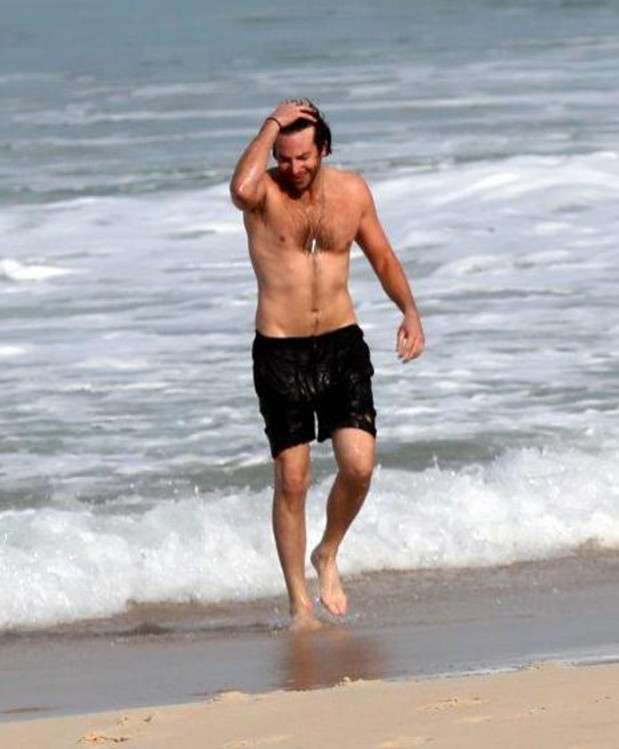 Bradley Cooper na praia, Se Beber Não Case 3 Bradley Cooper na praia, Se Beber Não Case 3